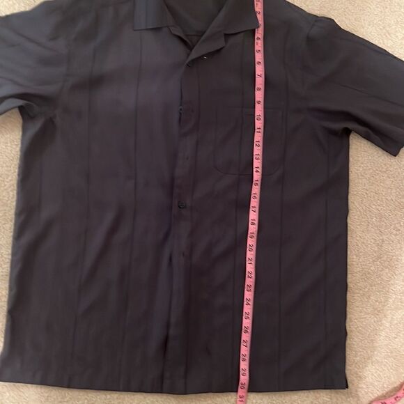 HAGGAR Navy Collared Short Sleeved Button Down. Size Large - Picture 6 of 9